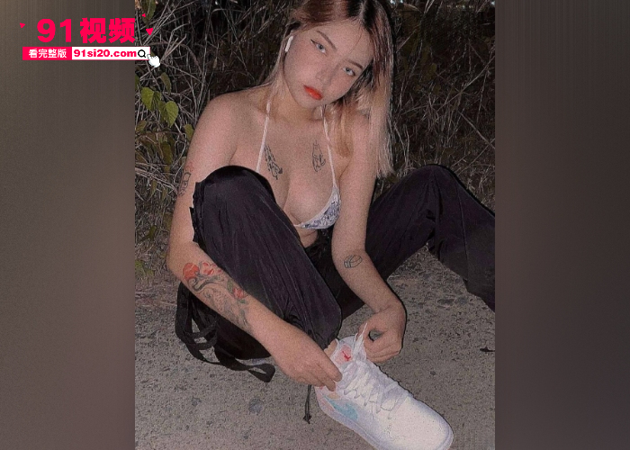高颜值极品反差嫩妹性爱视频流出 浴室自慰抠穴淫水直流 卧室撅臀被男友拍翘臀后入爆操紧致骚穴 - 图8