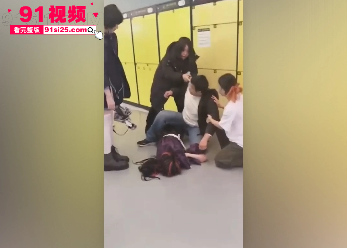 漫展血案成都天府红摄影 黄子涵 暴力殴打多名鬼灭之刃Coser 现场视频曝光 引发圈内热议 - 图6