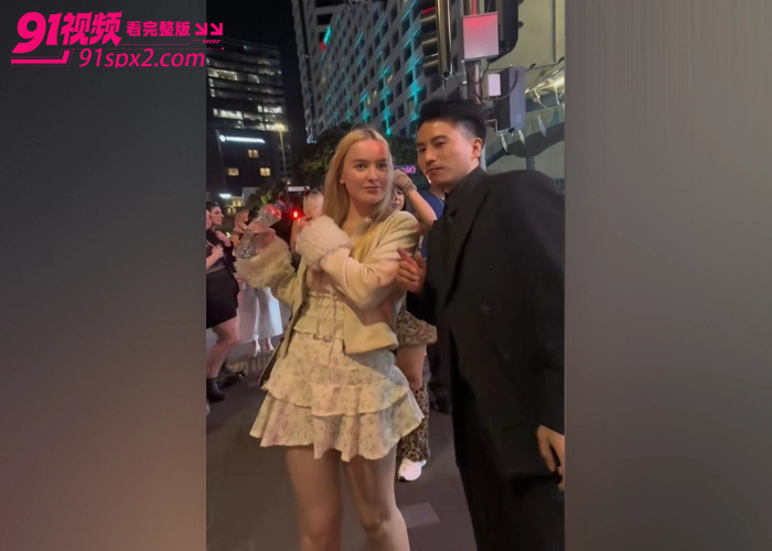 东方会喷火的龙 神不在新西兰 直播时手机被抢遭十余人暴力围殴 鼻子骨折满脸是血 现场视频流出引发热议 - 图8