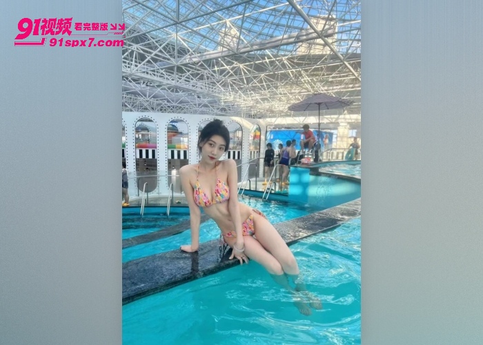 快手23w粉丝极品女神情趣女仆跪舔金主鸡巴 舔硬后被压身下爆操猛干 隐藏摄像头偷拍泄密 - 图2