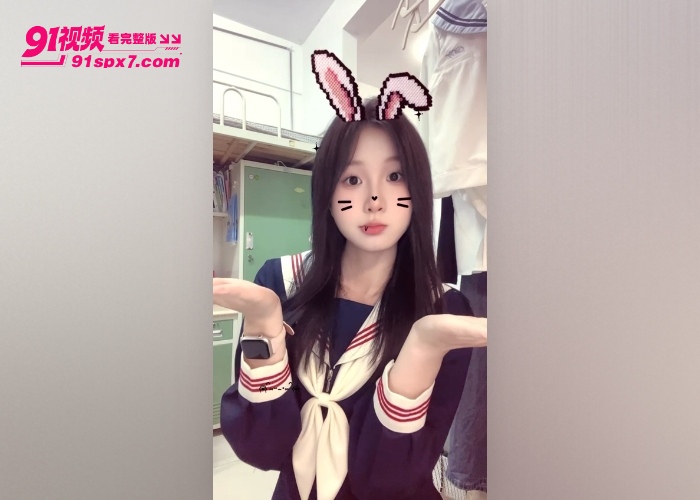 清纯少女李妍被3P 粉嫩小穴被两大鸡巴轮流猛操 双洞齐插淫水狂喷高潮连连 - 图2