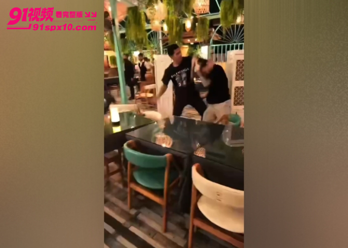 抖音网红 AK刀枪不入 遭遇电信诈骗局去马来西亚要说法 被打成狗现场视频流出 真惨啊被骗钱还被打 - 图4
