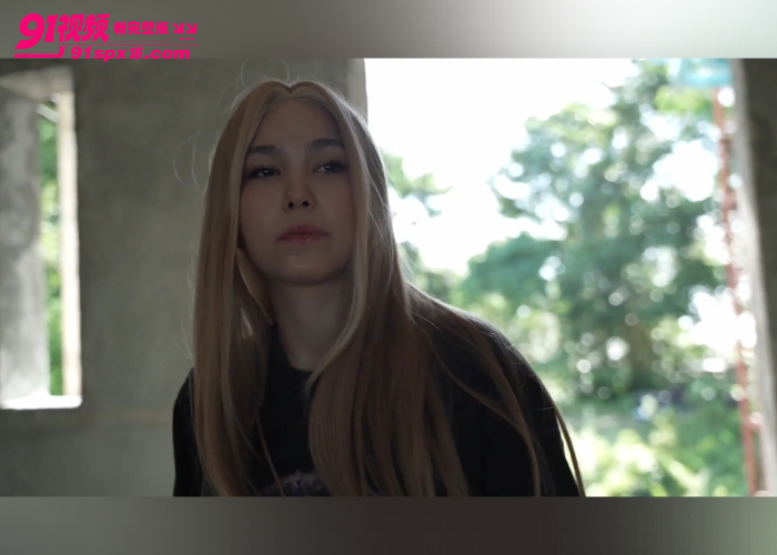 哈萨克金发萌妹 Lil Karina 看邪恶魔法书召唤大屌猛男 口交深喉被操白虎嫩穴高潮浪叫 - 图2
