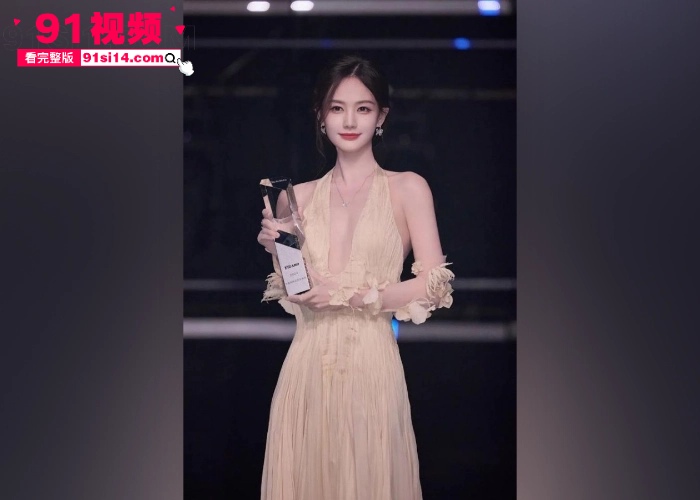 当红女演员 李一桐 被大神AI脱衣视频 掰开白虎粉穴让黑鬼舔逼 表情诱惑拉满 - 图2