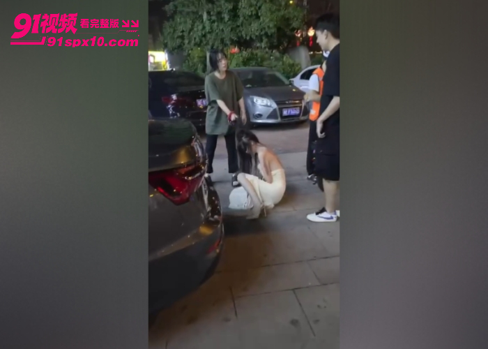 河南抓小三惊现惨案视频流出全网疯传 绝美小三被原配当街暴打不堪受辱跳河自杀 原配上吊真牛逼 - 图5