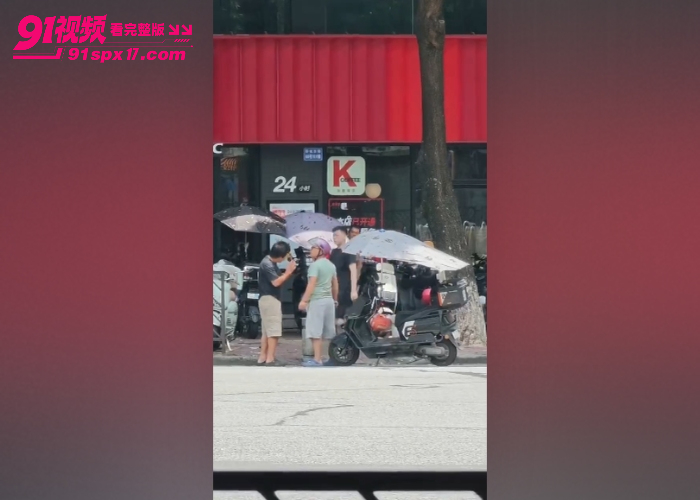 广东外卖小哥随身携带菜刀上班 肯德基门口冲突掏菜刀砍人 上演武器配送经典名场面 - 图5