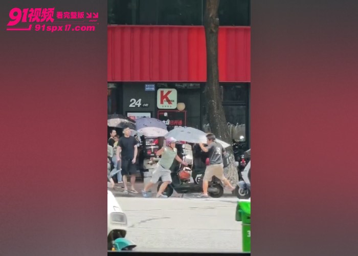 广东外卖小哥随身携带菜刀上班 肯德基门口冲突掏菜刀砍人 上演武器配送经典名场面 - 图6