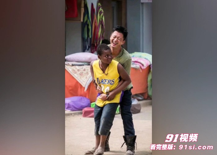 战狼2的卖黄碟的小黑转行干网黄了 网络带货卖伟哥约女神做爱亲自证实伟哥效果！ - 图2
