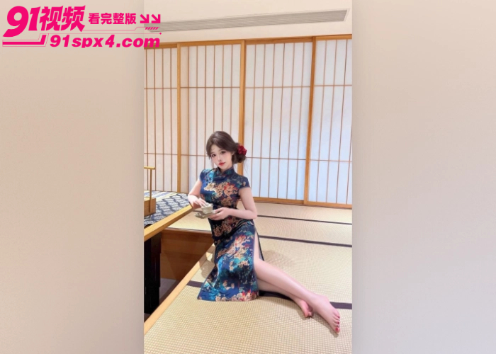 【海角原创】哥哥精虫上脑把自己的亲妹妹给干了，还邀请朋友一起玩 真的太刺激了 - 图1