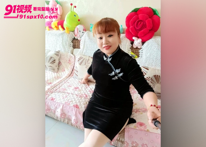 【海角原创】带二个巨乳大姨跟妈妈一起乱伦操逼，内射后三个老逼还要互相插一插真骚 - 图3