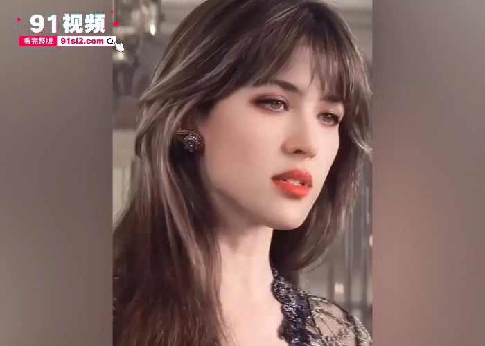 法国国宝级女神 苏菲•玛索 出席电影节衣服掉落不慎露点奶头清晰可见 早期拍摄的三级片出道 年轻时真是绝世颜值 - 图4