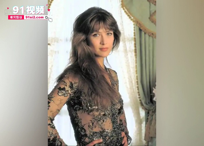 法国国宝级女神 苏菲•玛索 出席电影节衣服掉落不慎露点奶头清晰可见 早期拍摄的三级片出道 年轻时真是绝世颜值 - 图7