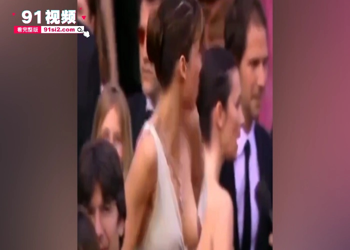 法国国宝级女神 苏菲•玛索 出席电影节衣服掉落不慎露点奶头清晰可见 早期拍摄的三级片出道 年轻时真是绝世颜值 - 图10