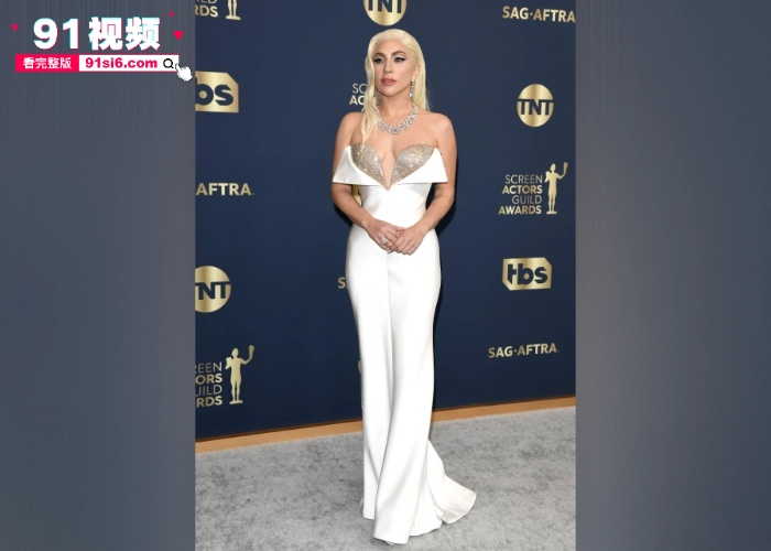 国际女星 Lady Gaga 早期大尺度全裸写真视频曝光 白虎粉嫩奶子诱人 不愧为世界级明星 - 图6