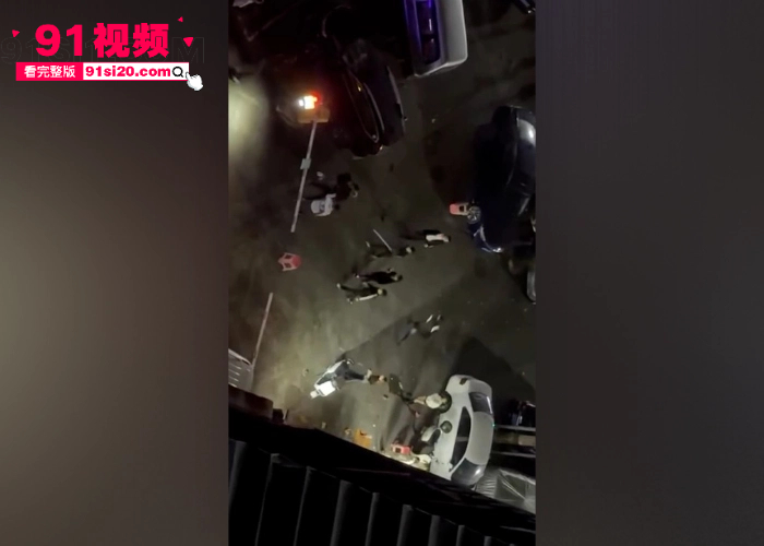 海南海口精神小伙网上约架 街头上演百人大战持刀互砍 现场堪比香港古惑仔 - 图6
