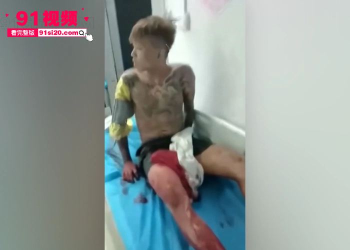海南海口精神小伙网上约架 街头上演百人大战持刀互砍 现场堪比香港古惑仔 - 图8
