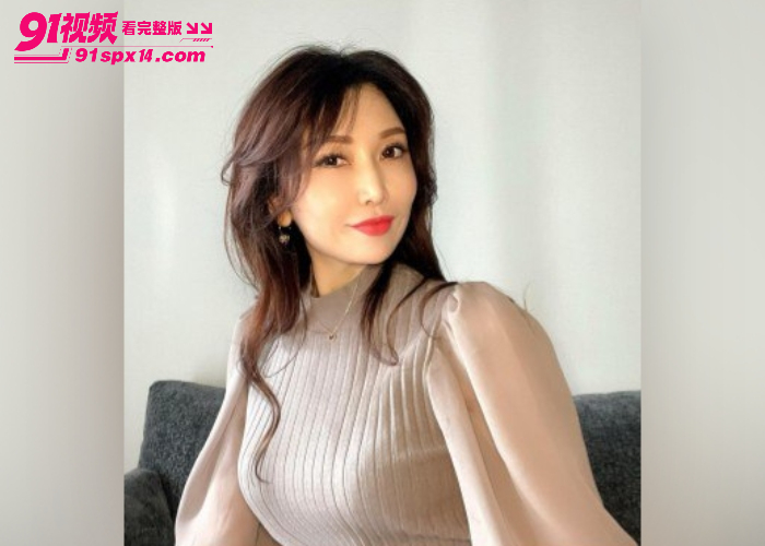 极品少妇忍耐不住寂寞约炮  趁丈夫不在家偷偷勾搭上单男 骚妻边打电话边被无套大鸡巴猛操 - 图3