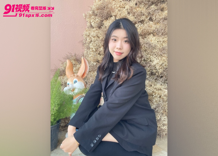 金主包养调教清纯学妹 玉足夹肉棒足交 粉嫩脚心磨龟头倒润滑油手撸 油亮肉棒爆射 - 图1
