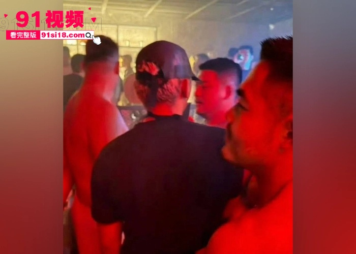 韩国影帝 刘亚仁 现身上海gay吧 现场与同性恋亲密互动 早期被曝出因性侵被立案 约炮大屌直男视频流出 - 图7