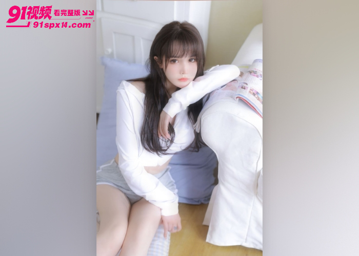 推特调教师 隔壁老王 惩罚少女  脖子上面拴着情趣铁链 震动棒刺激着小穴 给母狗玩的持续呻吟 - 图2