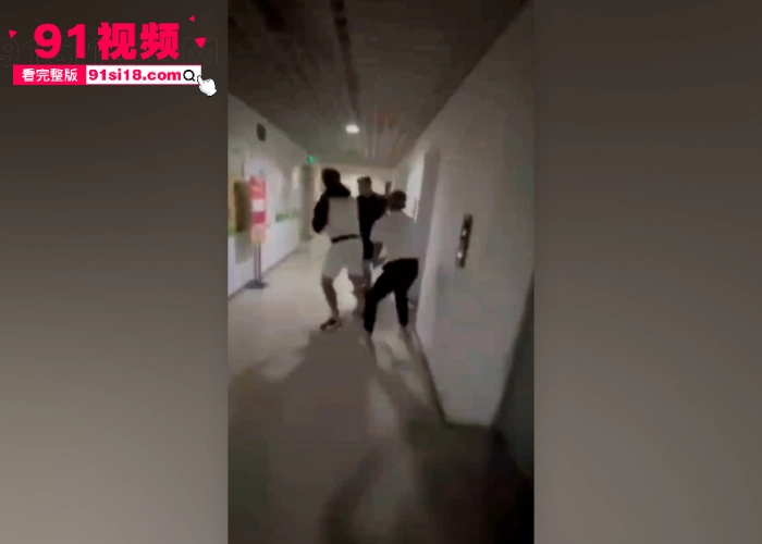 抖音热搜精神小伙化身国服典韦 手持斧头连砍17刀现场血流一地 就算超人来了也扛不住啊 - 图10