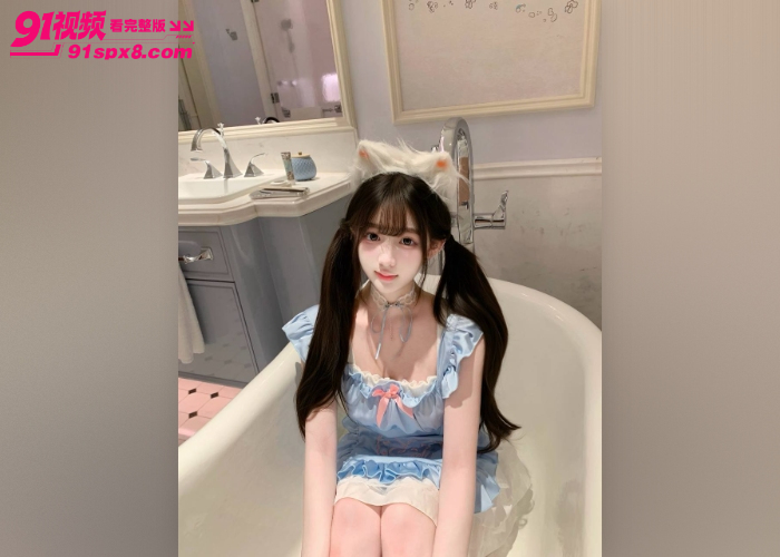 漫展上约了个极品COS蕾姆美少女 白丝制服诱惑按在床上猛怼翘臀 干到高潮浪叫不止 - 图2