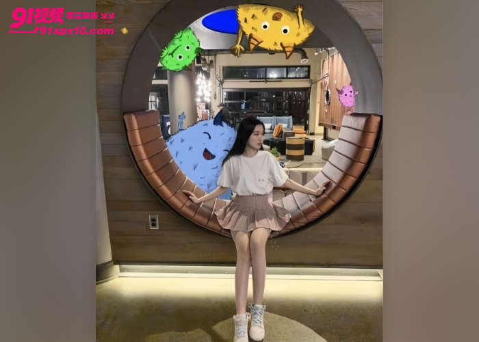 南京艺术学院大四学姐表面温柔备受尊敬 私下却是极品反差母狗 养鱼塘天天换帅学弟调教 - 图1