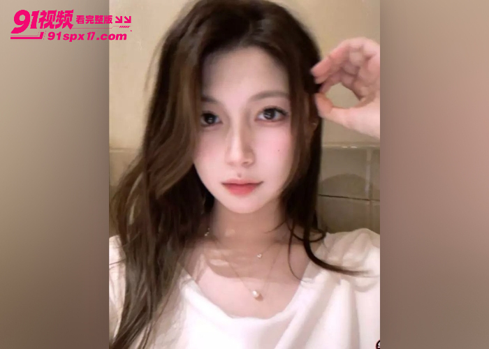上海高颜值少妇出轨金主 酒店约炮原相机第一视角 无套猛操高潮骚的不行 - 图2