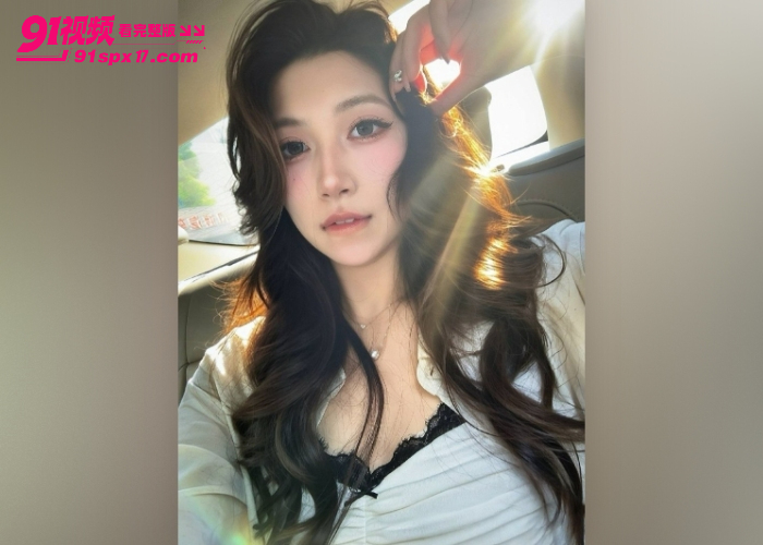 上海高颜值少妇出轨金主 酒店约炮原相机第一视角 无套猛操高潮骚的不行 - 图3