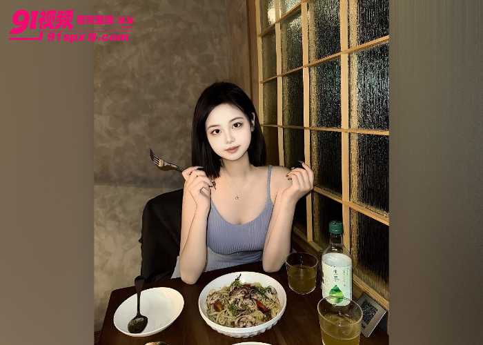 高颜值巨乳风骚人妻 露脸私拍付费直播视频 跪舔乳交骑乘多体位无套爆操 - 图3