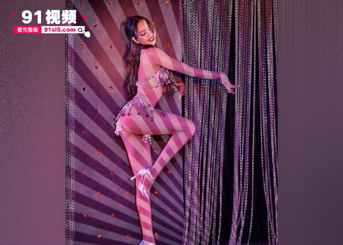 老瓜新吃 韩国YG娱乐旗下女团BLACKPINK的成员 LISA 疯马秀脱的只剩丁字裤 奶子还挺翘 完整高清无码视频流出 - 图4