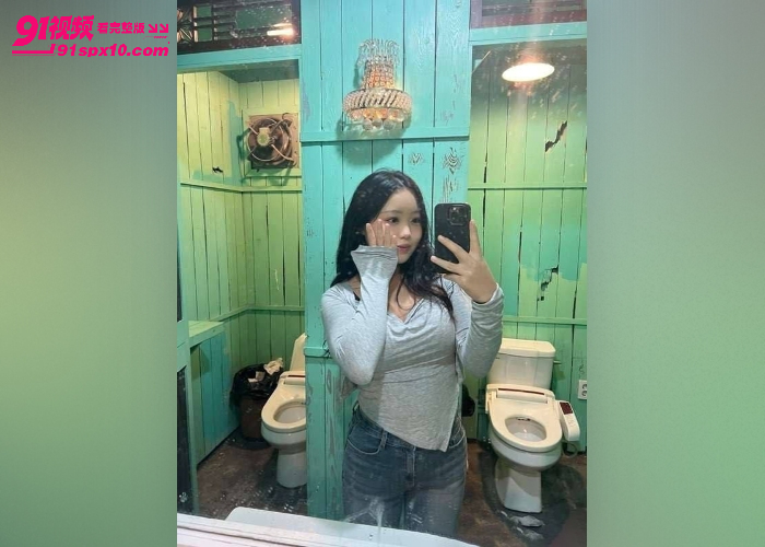 反差母狗清纯高颜值女大学生 细腰蜜桃臀雪白巨乳 自拍诱惑金主 浴室湿身 KTV口交被无套后入 - 图1