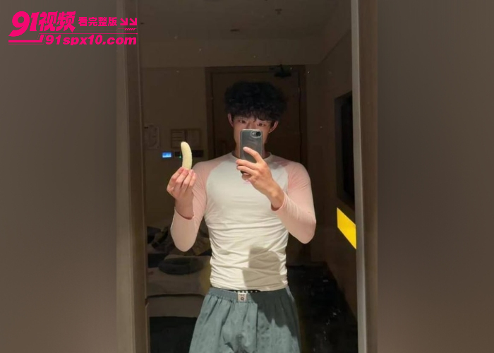 抖音网红 闫清源 精壮腹肌身材性感 客厅自拍撸管 射在原味内裤上太刺激 - 图3