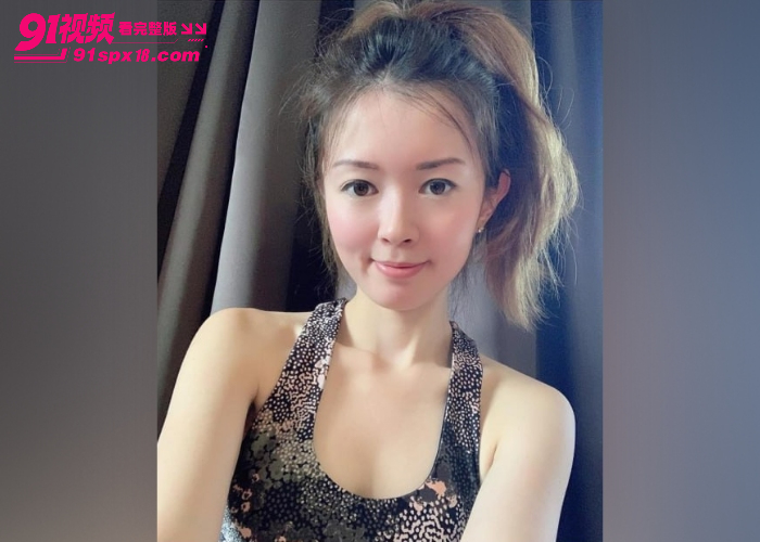 快手丰满阿姨露脸自拍 性感黑丝沉浸深喉吃鸡 大哥无套猛操茂密的黑森林 - 图2