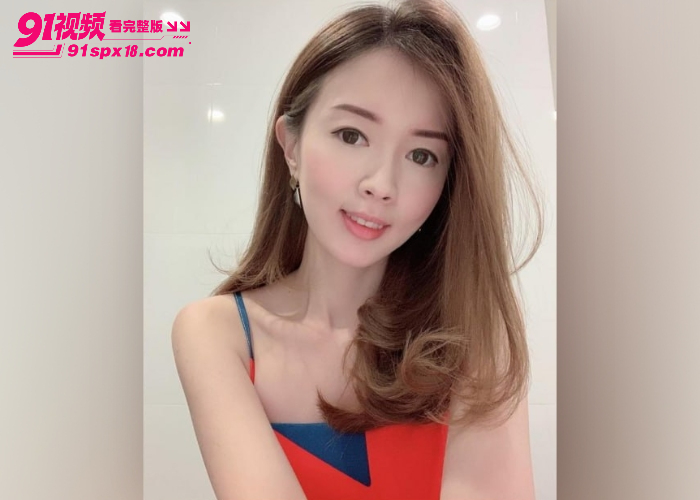 快手丰满阿姨露脸自拍 性感黑丝沉浸深喉吃鸡 大哥无套猛操茂密的黑森林 - 图3
