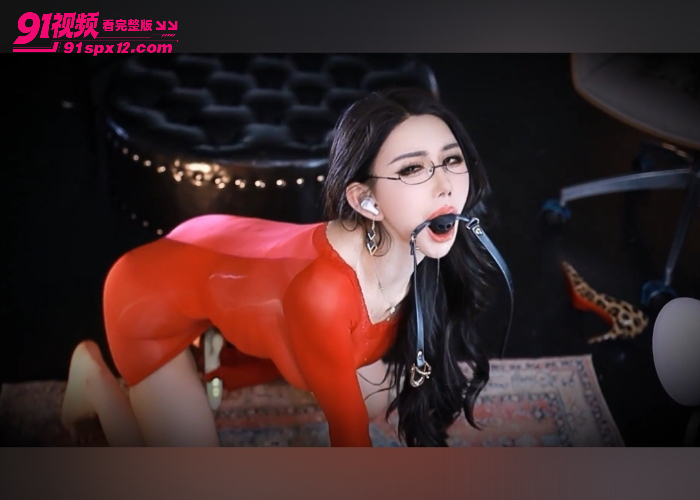 虎牙高人气巨乳女神 桃一 金主定制节目万众期待 笼子里骚舞精油抹满假屌疯狂骑乘 画面极度诱人 - 图5