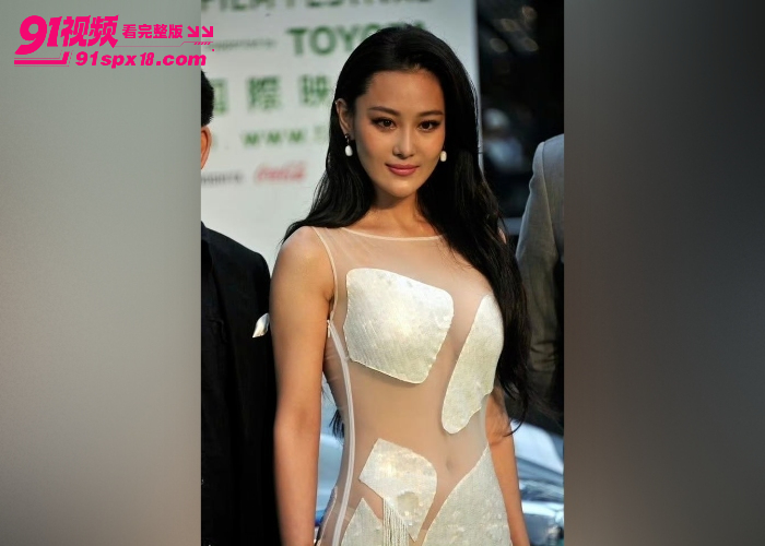 AI魔改知名女星 张馨予 脱衣与壮男激情性爱视频 高冷的女神人设瞬间崩塌 - 图2