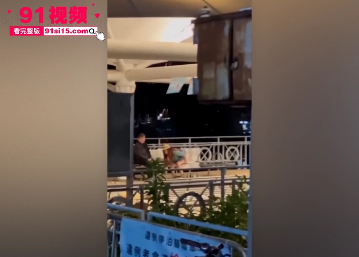 香港长洲码头六旬老人上演活春宫被捕 宝刀未老船上动作猛烈 脱裤狂干不怕围观 吃瓜群众直呼牛逼 - 图3