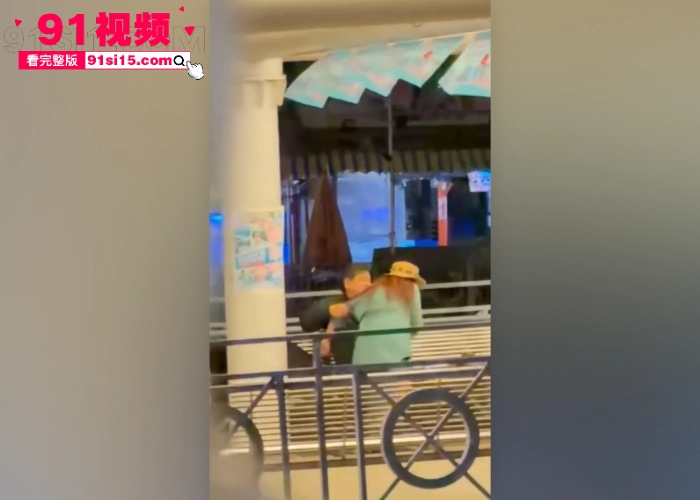 香港长洲码头六旬老人上演活春宫被捕 宝刀未老船上动作猛烈 脱裤狂干不怕围观 吃瓜群众直呼牛逼 - 图6