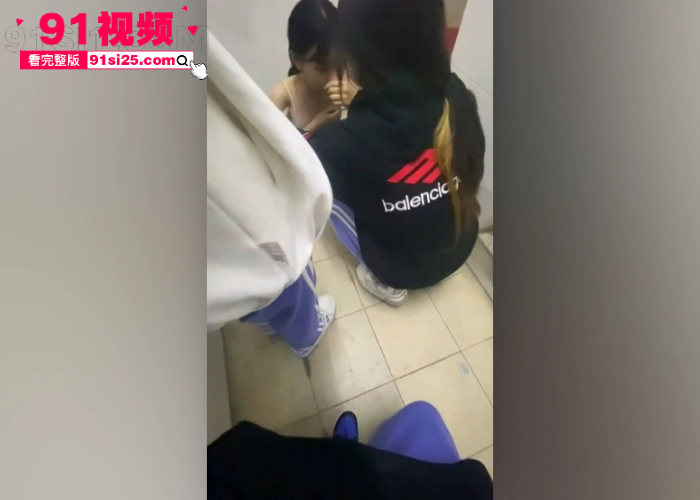 汕头龙湖霸凌现场曝光 清纯嫩妹被拽发扇脸 强行扒光衣服逼迫自慰 畜生行为引发全网公愤 - 图5
