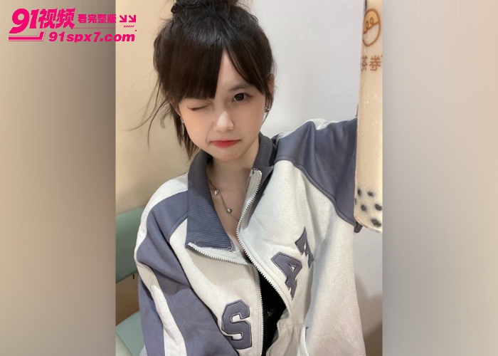 【海角原创】黑皮体育生奔驰哥酒吧玩完 搭讪清纯少女带回家爆操，最后内射爽翻天 - 图2