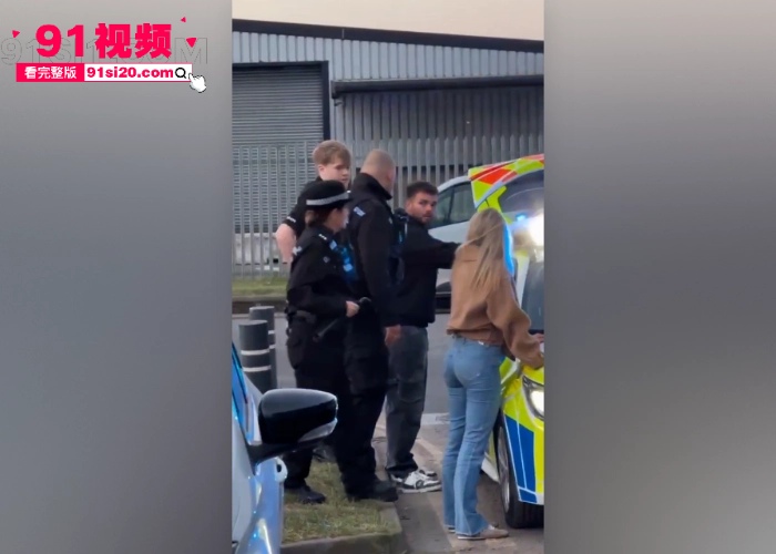 英国色情女演员 Bonnie Blue 在印尼组织一场与200名男孩发生性行为的约会后被捕现场淫乱视频曝光 一代女王落幕 - 图7