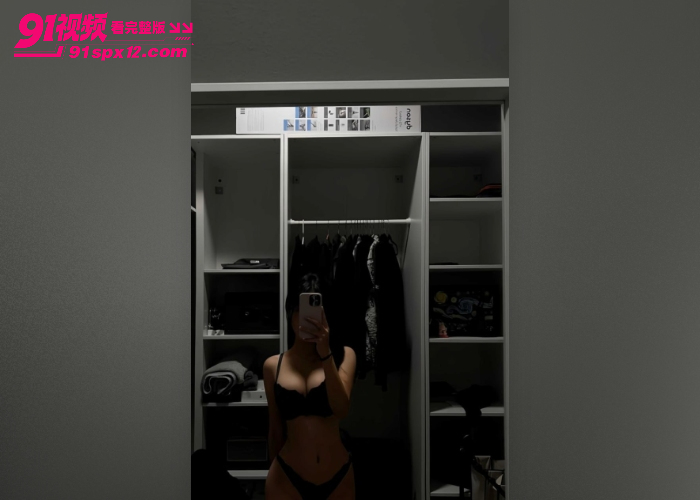 极品巨乳轻熟女沦为土豪玩物 穿着白丝对着镜头玩弄白虎一线天 这身材操起来肯定很得劲 - 图3