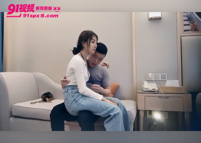 探花青春粉嫩娇小少女 在沙发上被猛男暴力抽插 - 图2