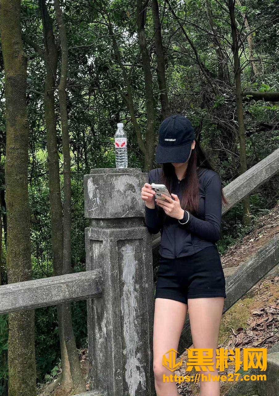 分手后秒官宣年龄差男友 3