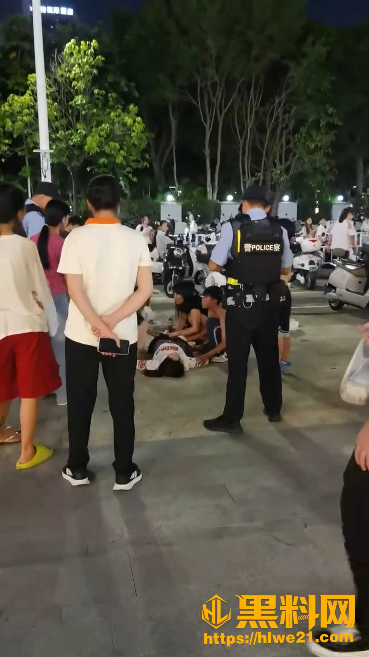 持刀伤人