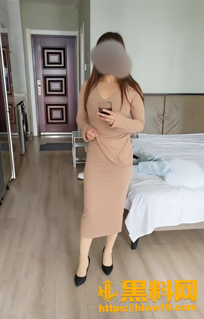 海角社区李老师性爱视频1