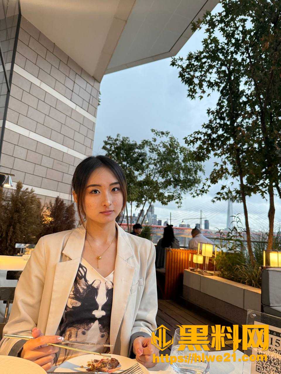 钟楚萱调教后入实拍3