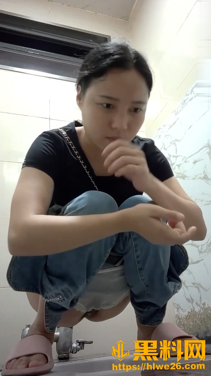 大学女厕偷拍3