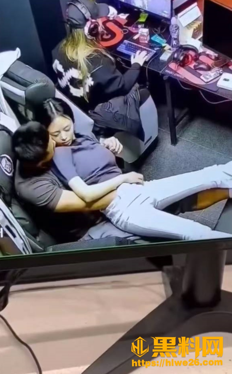 广东情侣网吧调情